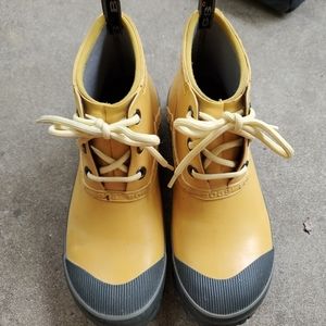 VINTAGE LIKE NEW yellow Bogs rainboots